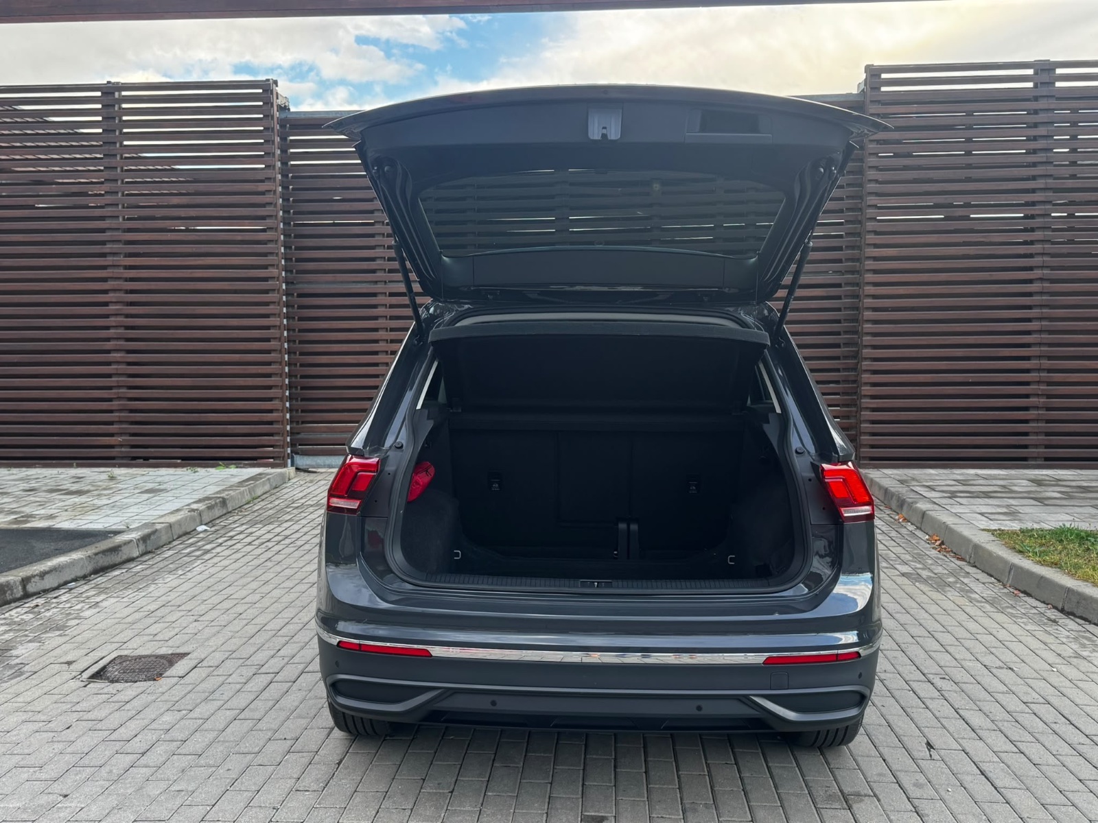Volkswagen Tiguan poza 13